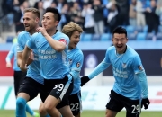 包含亚洲足球黄金时刻，俱乐部比赛场面热闹非凡的词条
