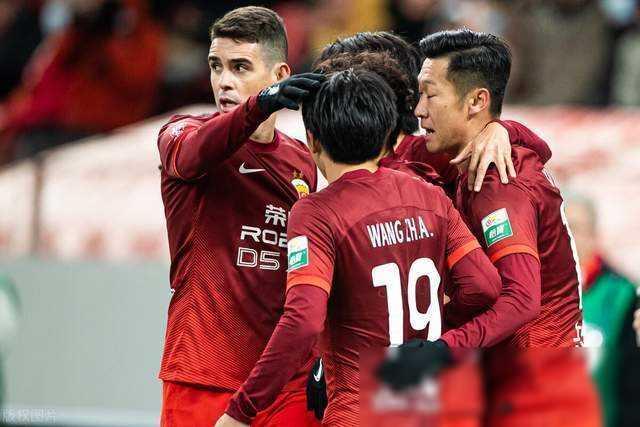 皇家马德里俱乐部签约法国前锋，引发球迷热议的简单介绍