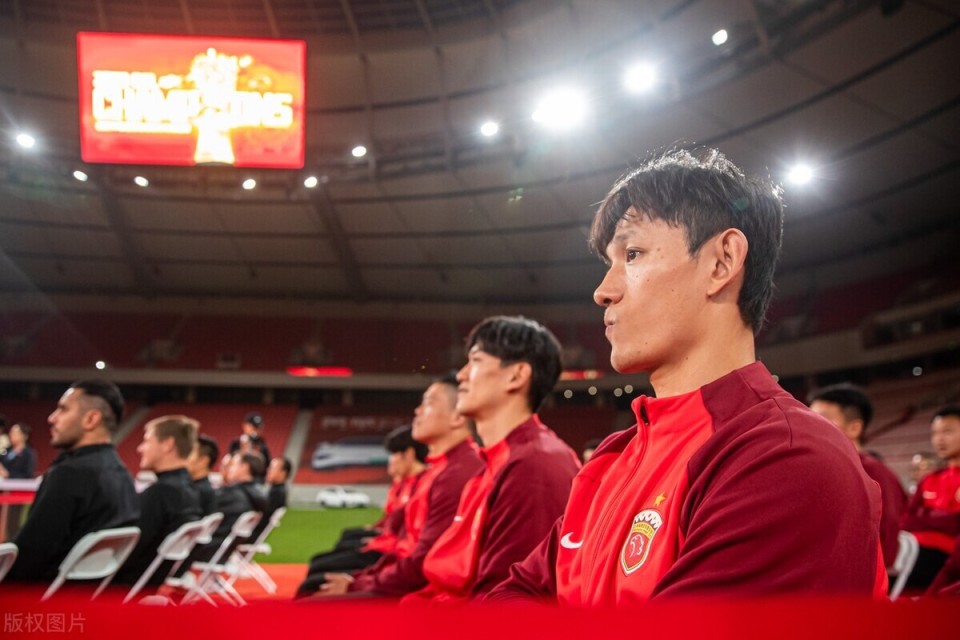 上港球员状态火热，强势出征争夺冠军 