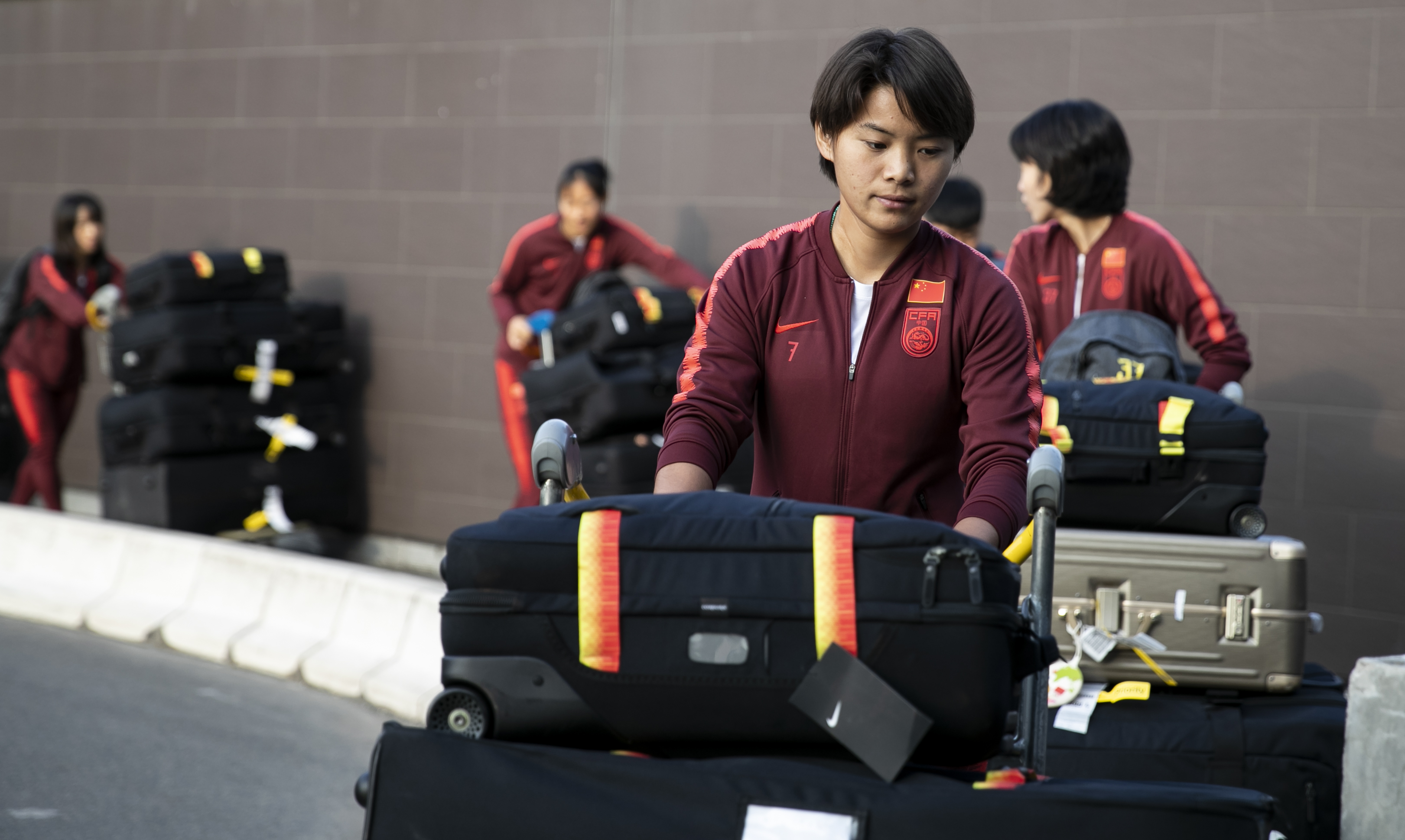 包含亚洲女足巅峰对决展现体育魅力，中国代表引人瞩目的词条