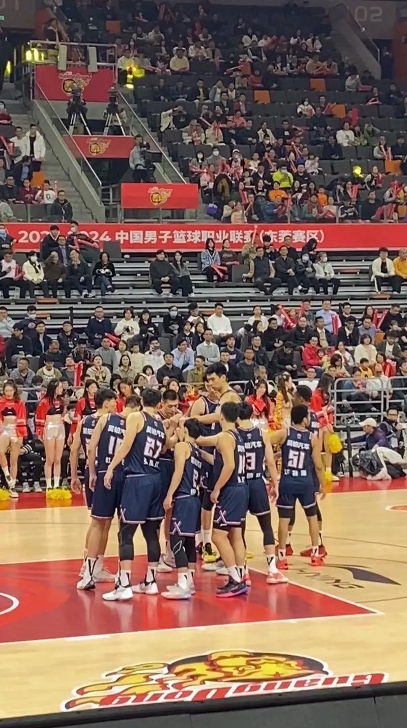 包含澳门巴黎队在关键时刻动起全队之力的词条