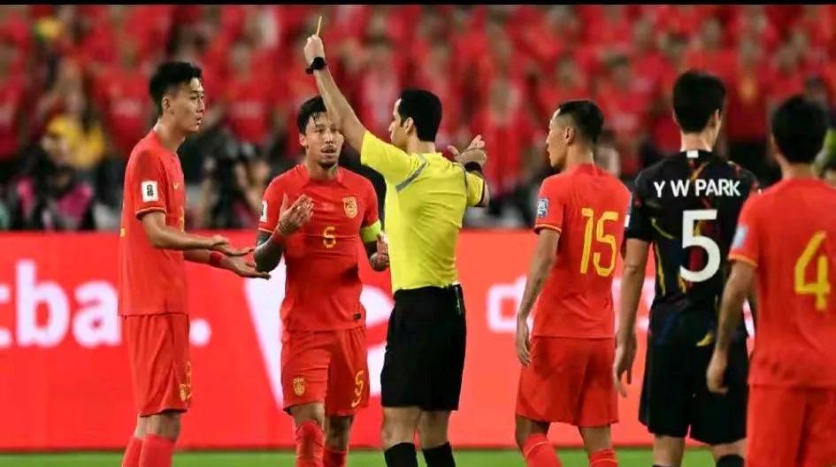 国际足球比赛中，中国队反客为主 