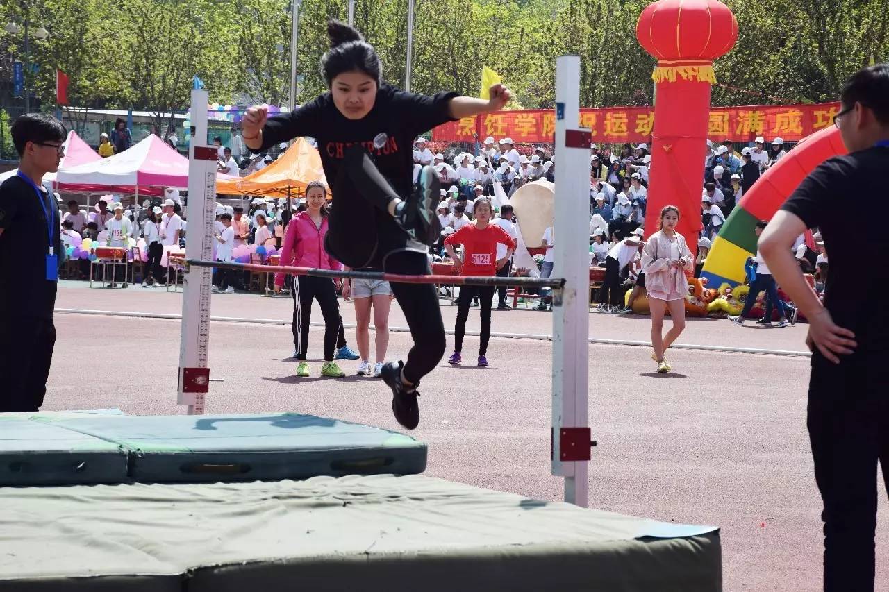 越战越勇，球员奋力拼搏，场面感人至深的简单介绍