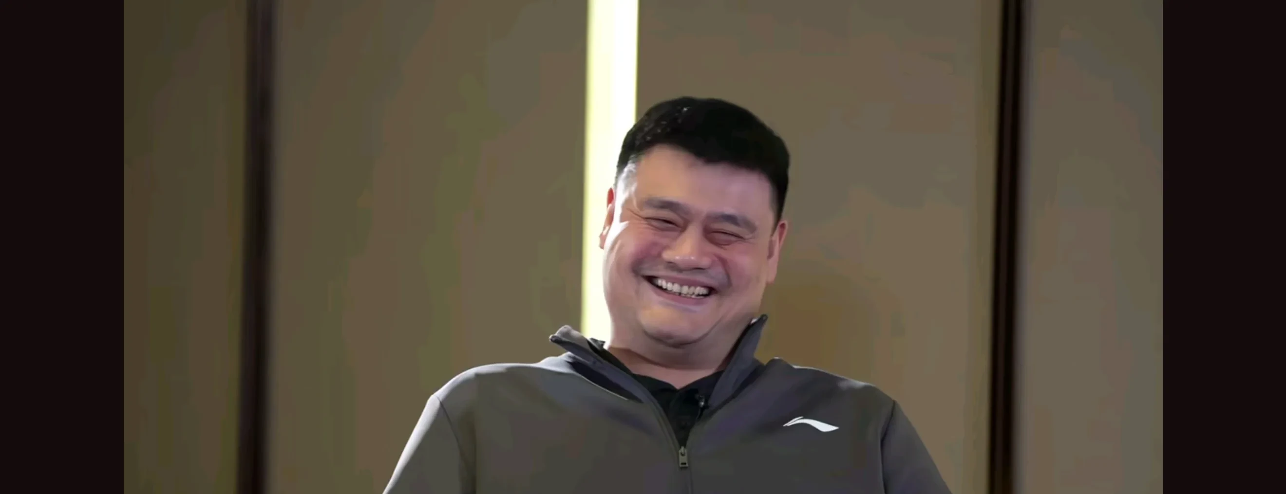 姚明单场狂砍得分，纵横篮坛无愧的简单介绍