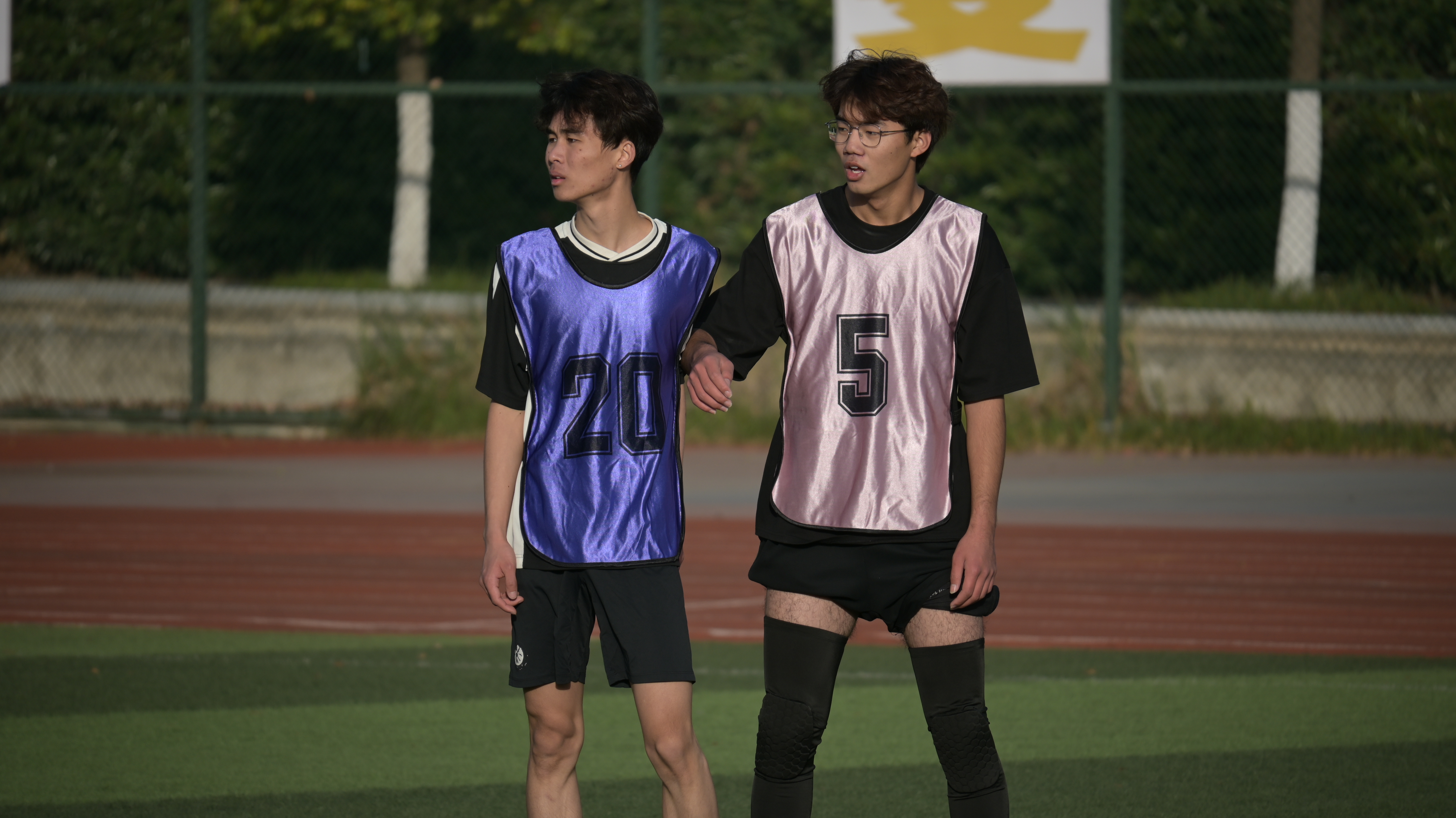 包含热血青春：女子足球比赛中的青春梦想的词条